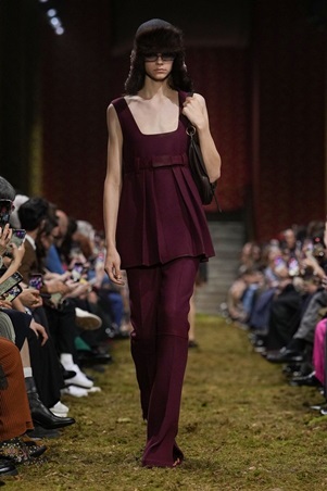 لمسة من الألفينات تعود إلى المنصة